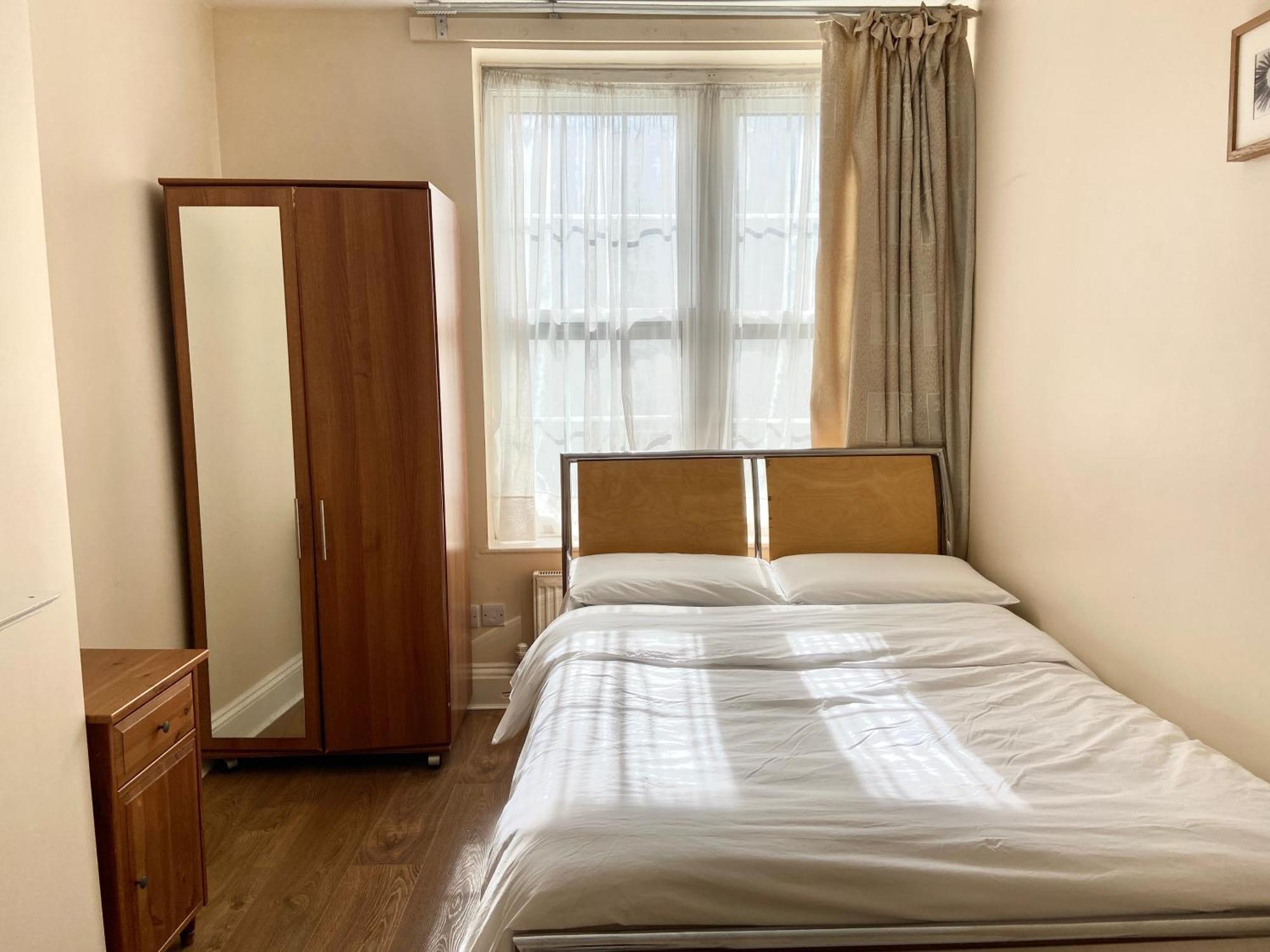 Separate Rooms By The Thames London Bagian luar foto