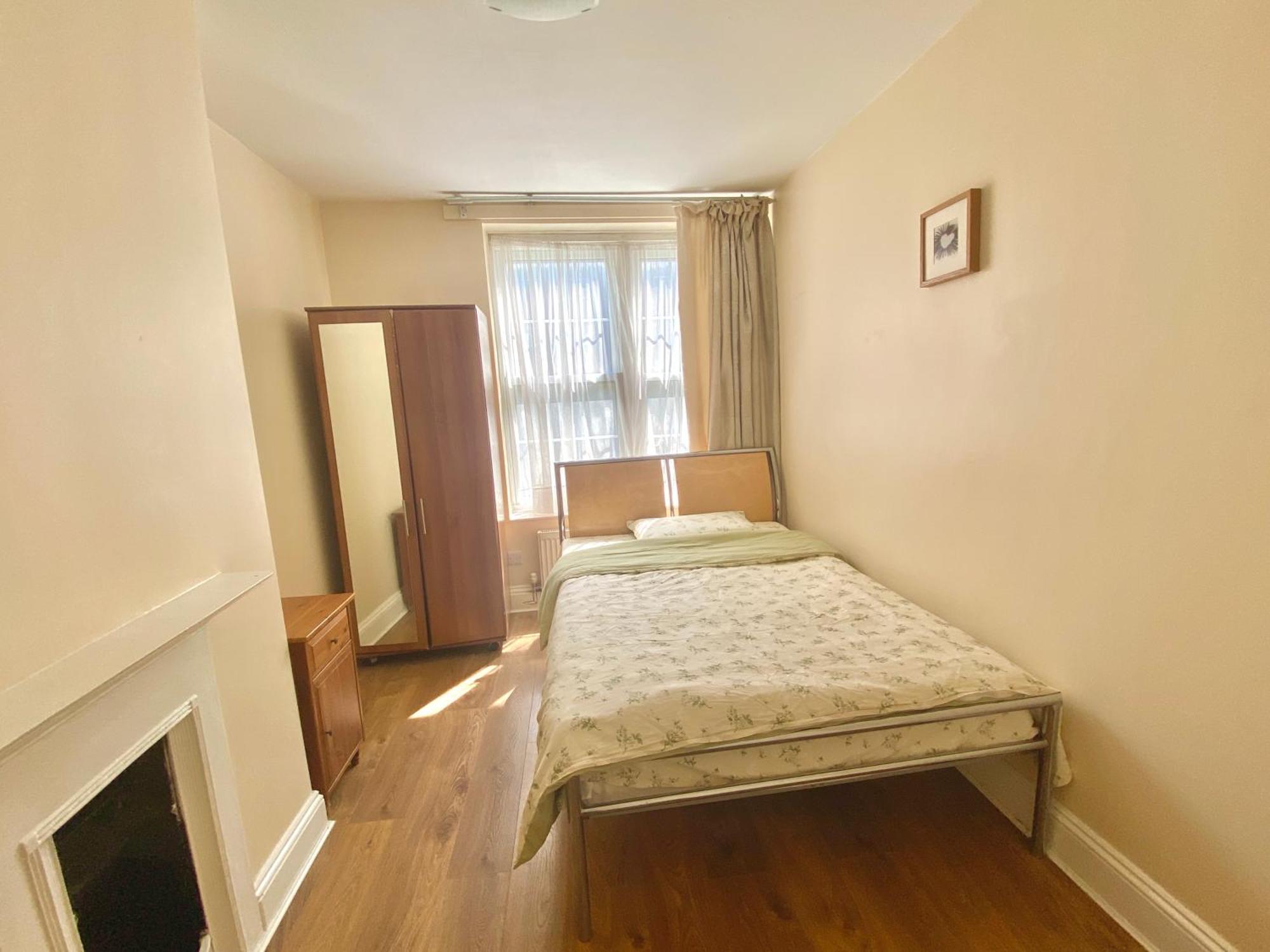 Separate Rooms By The Thames London Bagian luar foto